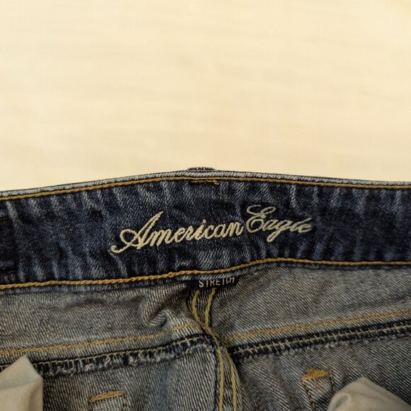American Eagle 00 Cropped Medium Wash Jeans - Picture 5 of 14